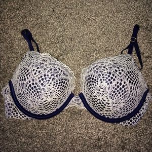 Victoria’s Secret bombshell bra